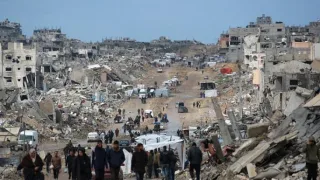 لقاء مفصلي يجمع ملادينوف والأخضر لبحث تطورات غزة وبنود هامة على الطاولة