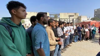 الحلم على بوابة رفح المغلقة.. طلبة غزة العالقون يطلقون أكبر حراك لهم