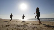 طقس فلسطين: موجة حر شديدة تجتاح البلاد وتحذيرات صحية للمواطنين