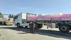 استمرار تدفق شاحنات المساعدات من معبر رفح البري إلى كرم أبو سالم لدعم غزة