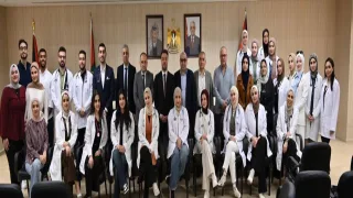 سفارة فلسطين بالقاهرة تنظم الامتحانات الشفوية لطلبة طب جامعة الأزهر في غزة