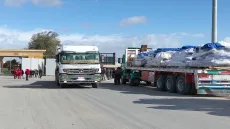 دخول دفعات جديدة من شاحنات المساعدات عبر معبر رفح باتجاه كرم أبو سالم لإغاثة غزة