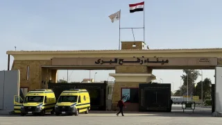 سفارة فلسطين بالقاهرة توضح آلية العودة إلى قطاع غزة وتحذر من استغلال المواطنين