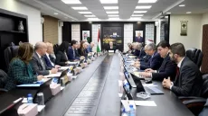 أبو الرب يكشف عن موعد صرف رواتب الموظفين لفئة محددة