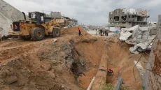 بلدية غزة تبدأ خطة طارئة لمعالجة أزمة الصرف الصحي وتدعو لدعم دولي عاجل