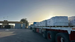 تحرك الدفعة الـ184من شاحنات المساعدات إلي قطاع غزة