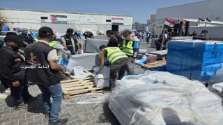 اللجنة المصرية تبدأ توزيع حزم إيواء متكاملة لـ5 آلاف عريس في قطاع غزة