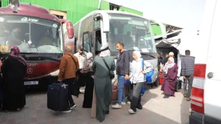 مغادرة دفعة جديدة من المرضى ومرافقيهم عبر معبر رفح للعلاج بالخارج