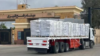 دخول القافلة الـ 200 من زاد العزة إلى قطاع غزة عبر معبر رفح