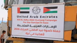 بالصور: قافلة خير إماراتية تصل غزة لتوفير كسوة عيد الأضحى للأطفال والأسر