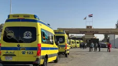 الهلال الأحمر المصري يستقبل الدفعة 43 من المصابين الفلسطينيين بمعبر رفح