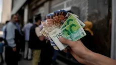 صرف رواتب السلطة الفلسطينية ومستحقات تفريغات 2005 في غزة قبل عيد الأضحى