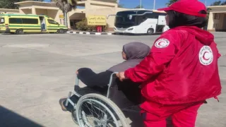 معبر رفح البري يستقبل دفعة جديدة من العائدين الفلسطينيين