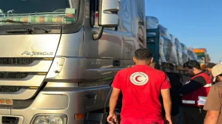 الهلال الأحمر المصري يواصل جهوده الإنسانية لدعم أهالي غزة وإدخال المساعدات عبر معبر رفح