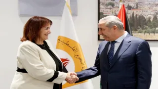 الشيخ يبحث مع وفد أوروبي مستجدات الأوضاع وتحريك العملية السياسية