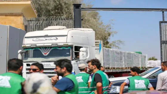 مصدر دبلوماسي: تحركات مصرية لتأمين تدفق المساعدات إلى غزة بعيدًا عن مسار المفاوضات