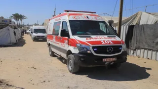 بالتنسيق مع منظمة الصحة العالمية.. الهلال الأحمر الفلسطيني يشارك في إجلاء مرضى ومرافقيهم عبر معبر رفح