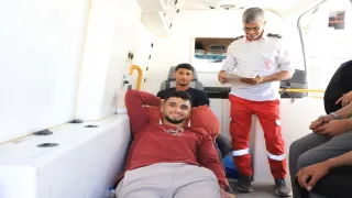 الهلال الأحمر الفلسطيني يشارك في إجلاء دفعة جديدة من مرضى ومصابي غزة عبر معبر رفح