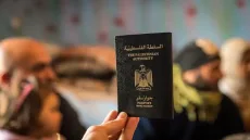 وصول دفعة جديدة من جوازات سفر المواطنين “بدون هوية” بسفارة فلسطين بالقاهرة