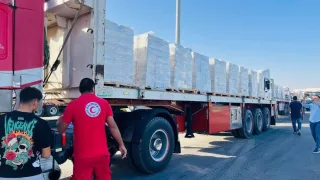 قافلة المساعدات الإنسانية الـ 211 تتوجه إلى قطاع غزة