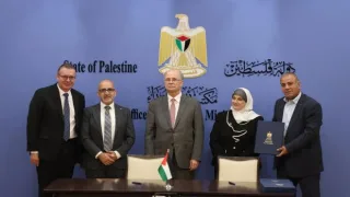 توقيع اتفاقيات منح بـ 10 ملايين دولار لدعم البنية والصحة
