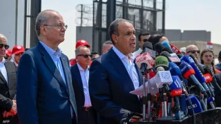 مشاورات مصرية فلسطينية بشأن تنفيذ “اتفاق غزة” ومؤتمر “المانحين”