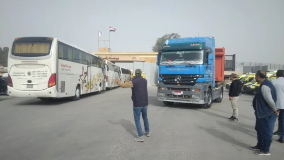 معبر رفح البري يشهد دخول شاحنات المساعدات إلى قطاع غزة واستقبال الأفراد من الاتجاهين