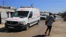 الهلال الأحمر ينفذ عملية إجلاء جديدة لمرضى غزة ومرافقيهم عبر رفح