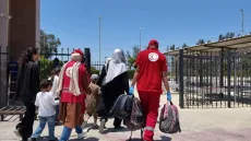 الهلال الأحمر يستقبل ويودع الدفعة 59 من مصابي قطاع غزة