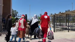 الهلال الأحمر يستقبل ويودع الدفعة 59 من مصابي قطاع غزة
