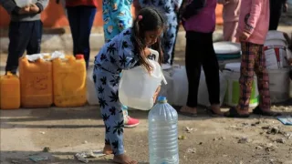 من 85 إلى 20 لتراً يومياً: انهيار حاد في إمدادات المياه بقطاع غزة