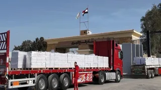 قافلة “زاد العزة” الـ231 تدخل إلى الفلسطينيين فى قطاع غزة