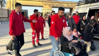 معبر رفح البري يستقبل 78 جريحًا ومرافقًا فلسطينيًّا