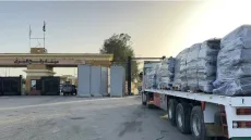 دفعة جديدة من المساعدات.. قافلة “زاد العزة” 235 تدخل قطاع غزة