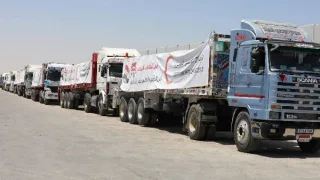 الهلال الأحمر المصري يطلق قافلة «زاد العزة»الـ 245 إلى غزة