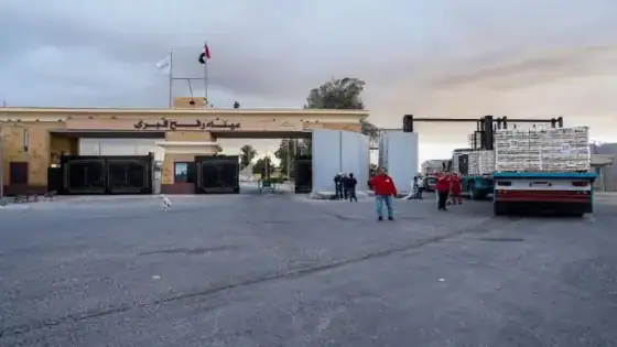 قافلة زاد العزة الـ 247 تدخل إلى قطاع غزة عبر معبر رفح حاملة أطنانًا من المساعدات