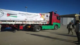 استمرار دخول شاحنات المساعدات والأفراد من معبر رفح البري لإغاثة غزة