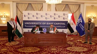 سفارة فلسطين بالقاهرة توقع اتفاقية مع جامعة شرق العاصمة لمساواة الطلبة الفلسطينيين بالمصريين