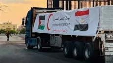 تحرك الدفعة الـ300 من شاحنات المساعدات إلى قطاع غزة
